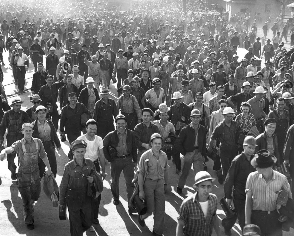 Shipyard workers crowding the yard at shift change, Portland, 1944. Portland City Archives